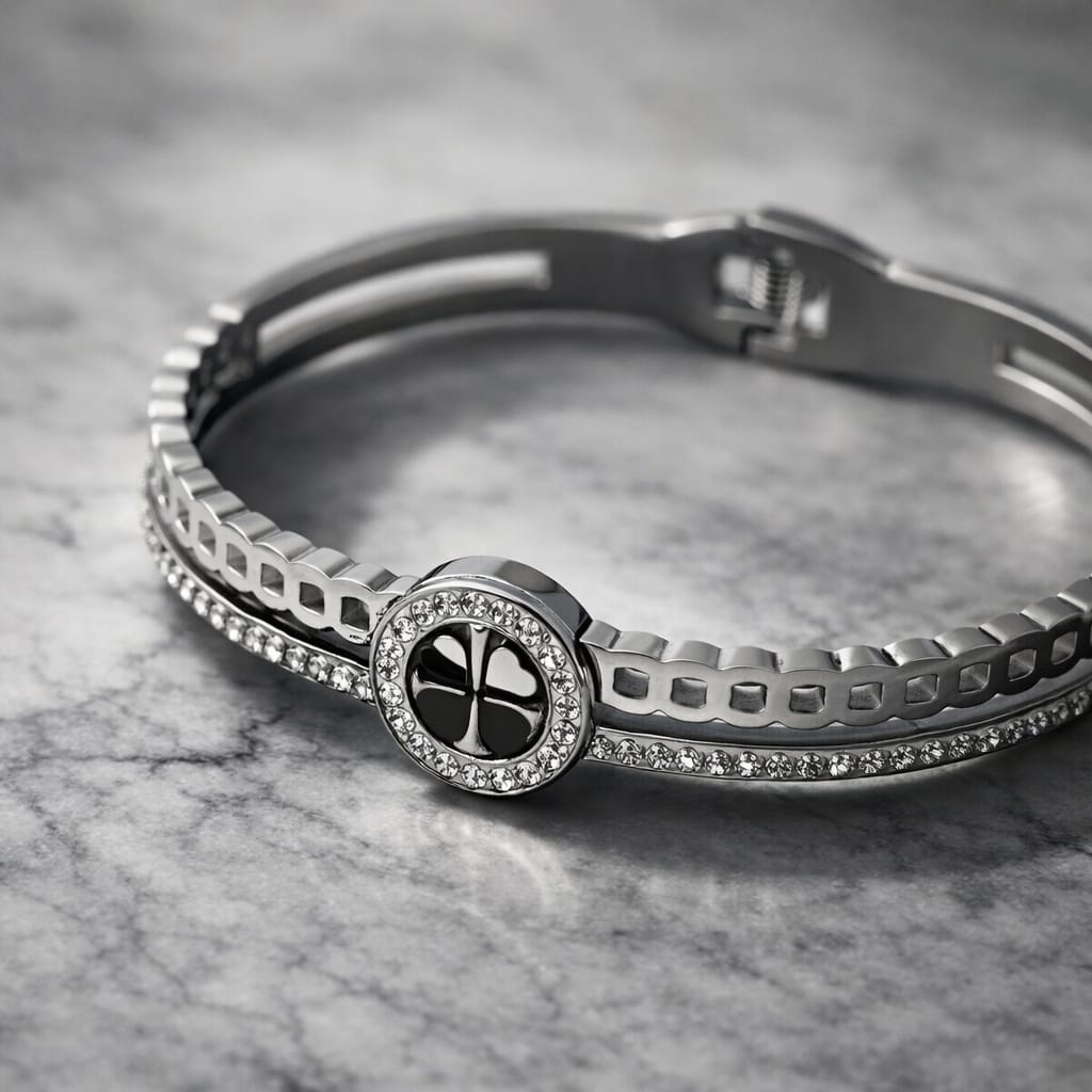 Silver Clover Spark Bracelet