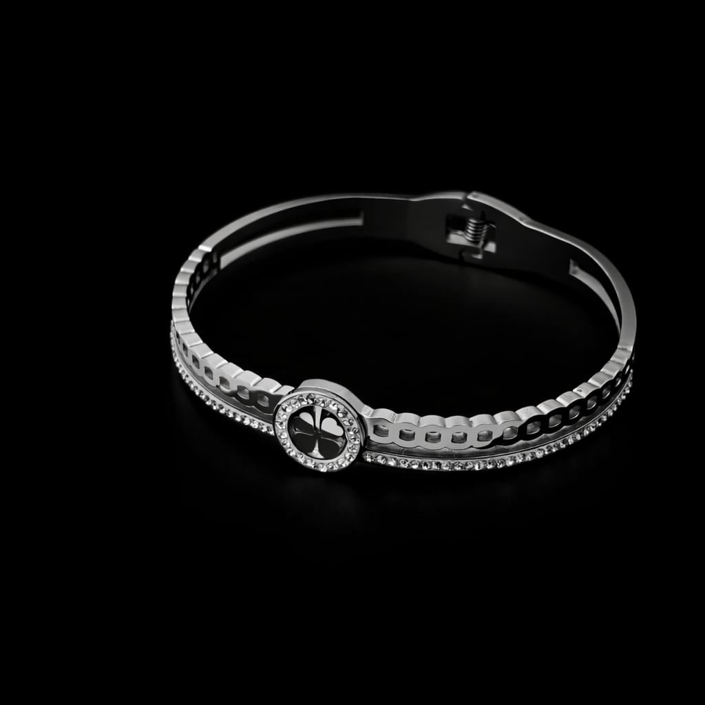 Silver Clover Spark Bracelet